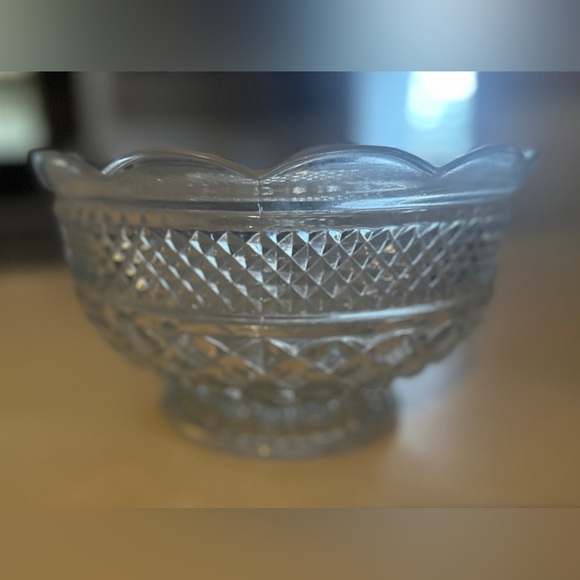 Vintage 1960’s Anchor Hocking Wexford 10" Footed Bowl - Picture 5 of 8